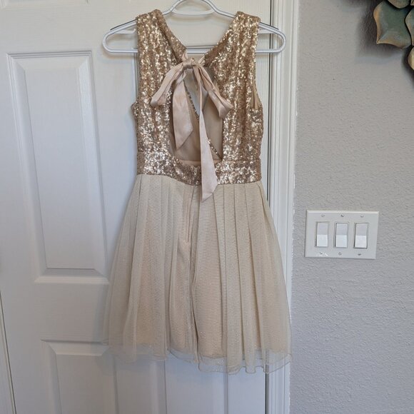 Gold Sequin Prom / Quinceanera / Party Dress! | Juniors 3 |  Fit & Flare | EUC - Picture 3 of 8